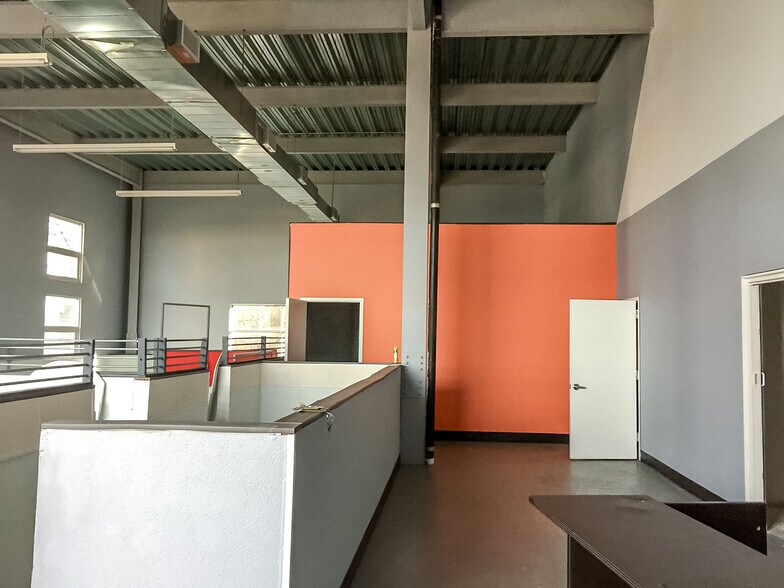 Primary Photo Of 526 Richmond Ter, Staten Island Warehouse For Lease