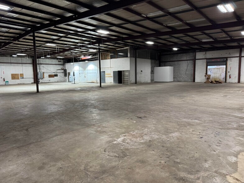 More Photos Of 205 Brick Kiln Rd, Winchester Warehouse For Sale