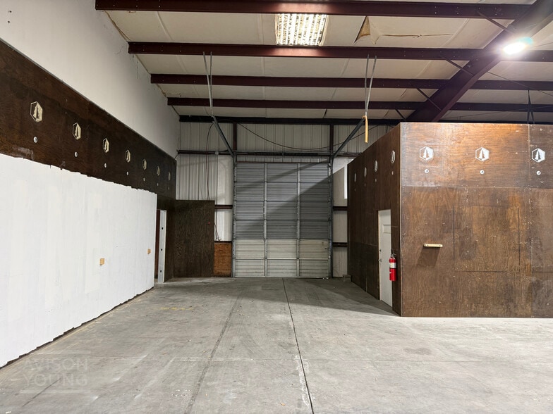 More Photos Of 9559 Hamburg Rd, Ladson Warehouse For Lease