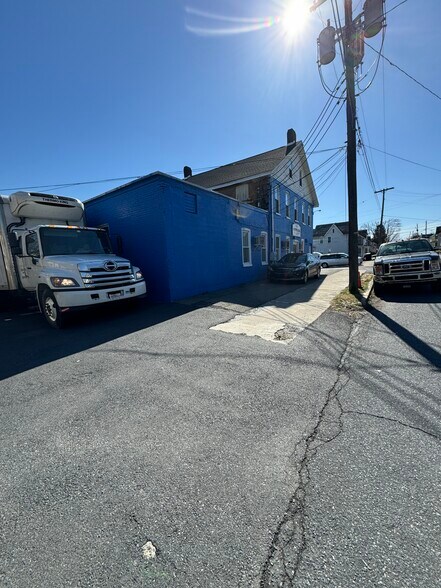 More Photos Of 181 S Whitfield St, Nazareth Office Residential For Sale