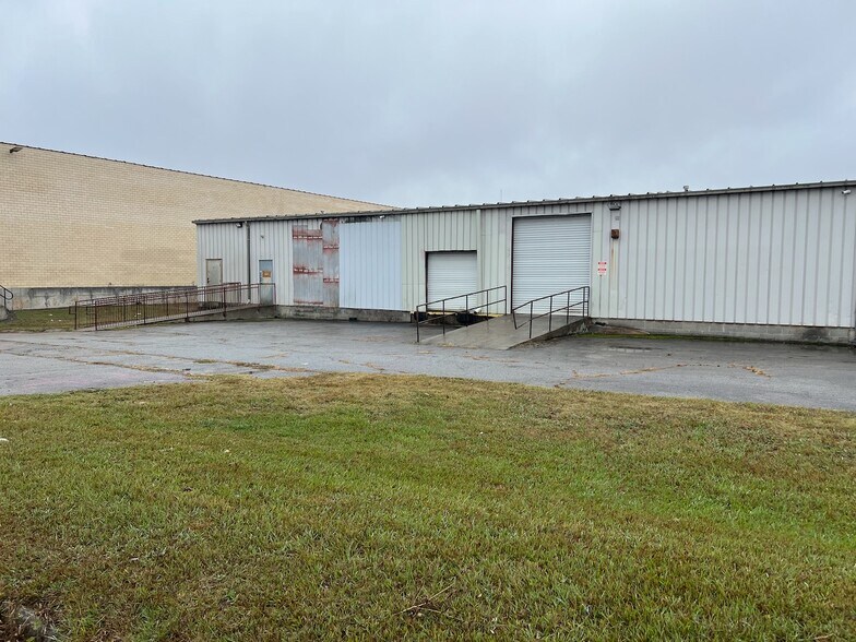 More Photos Of 991 Milledge St, East Point Warehouse For Lease