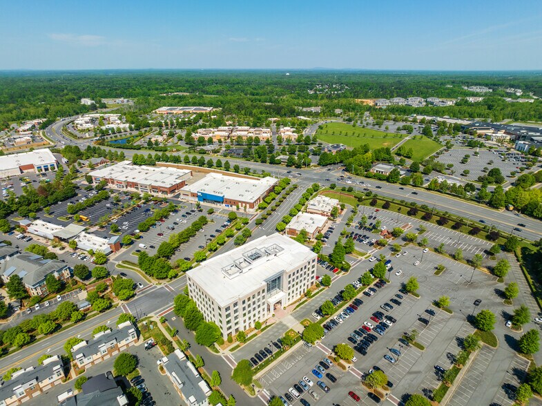 More Photos Of 10130 Perimeter Pky, Charlotte Office For Lease