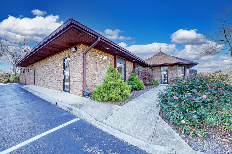 More Photos Of 5335 Peters Creek Rd, Roanoke Office For Sale