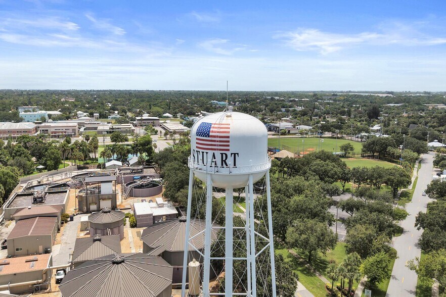More Photos Of 37-41 SW Seminole St, Stuart Apartments For Lease