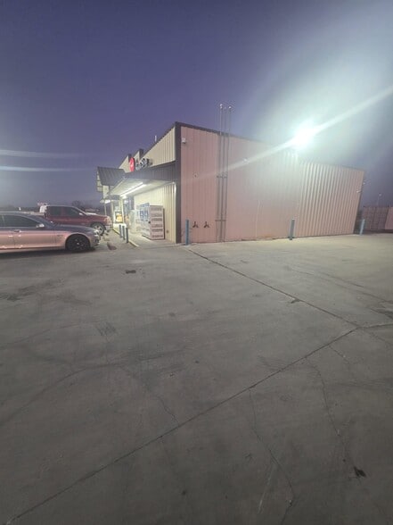 More Photos Of 1738 State Highway 31, Mount Calm Service Station For Sale