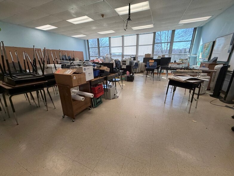 More Photos Of 580 Ratzer Rd, Wayne Schools For Lease
