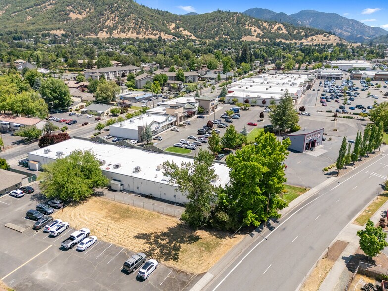 Primary Photo Of 820 NE E St, Grants Pass Storefront Retail Office For Sale