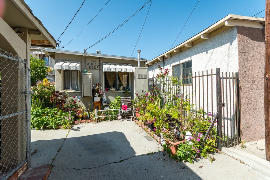 More Photos Of 529 Raleigh St, Glendale Apartments For Sale