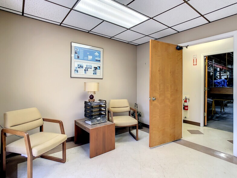 More Photos Of 11625 N 54th St, Clearwater Manufacturing For Sale