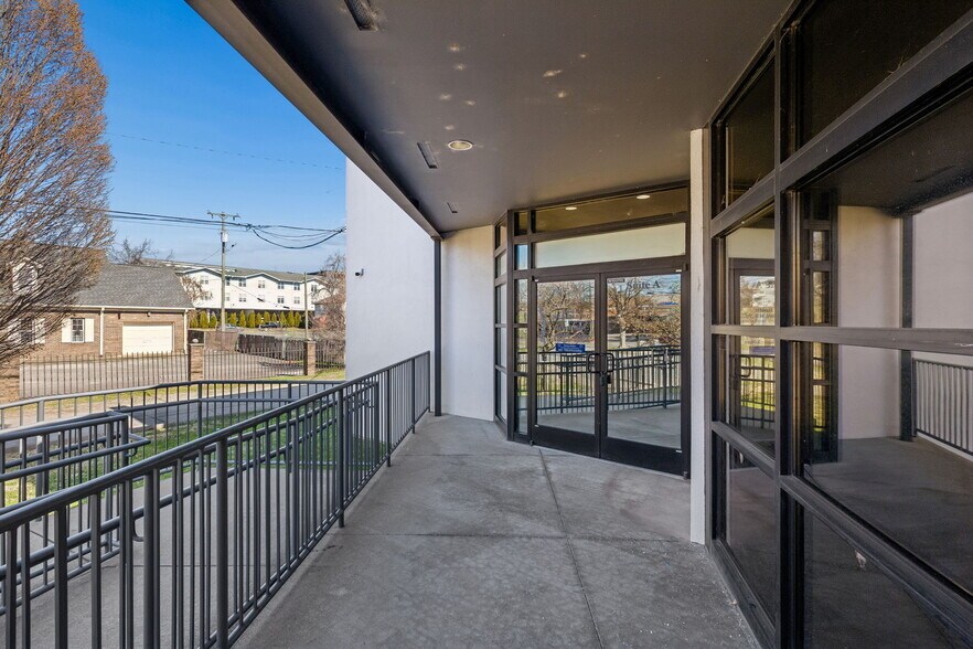 More Photos Of 1718 Charlotte Ave, Nashville Medical For Lease
