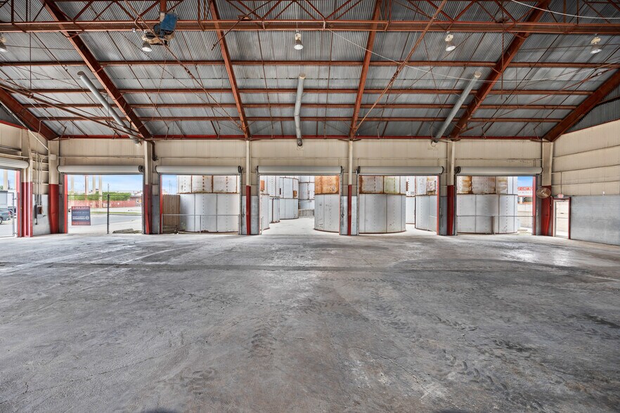 More Photos Of 1127 Bowie St, Seguin Industrial For Sale