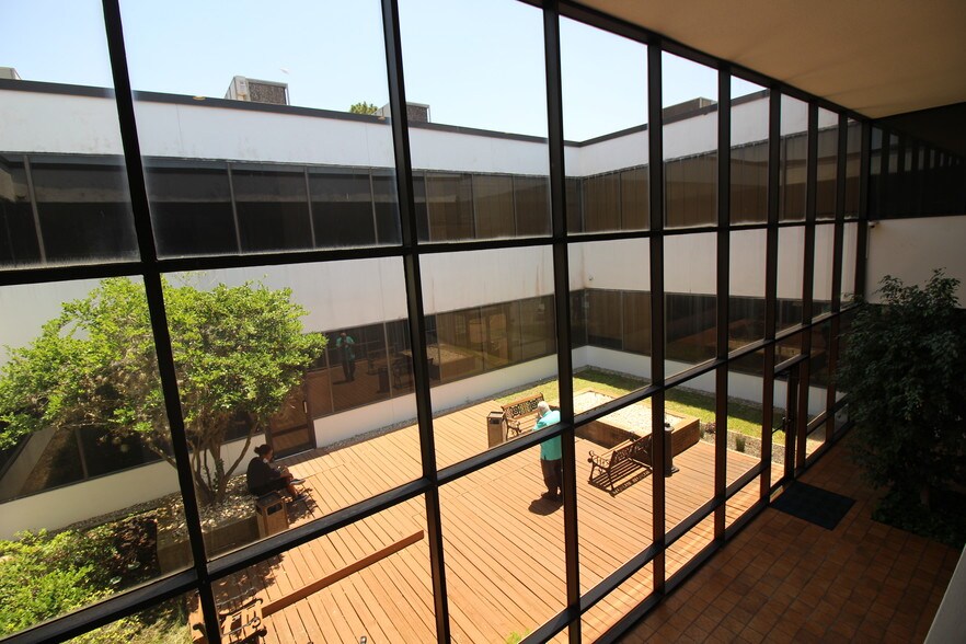 More Photos Of 7011 Harwin Dr, Houston Office For Sale