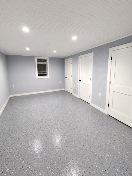 More Photos Of 208 Old Yaphank Rd, Coram Service For Sale