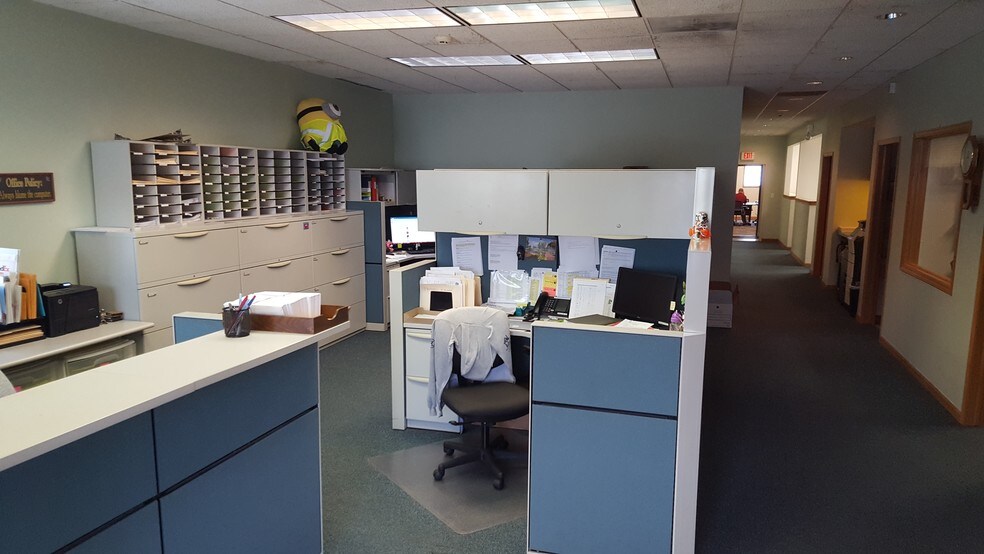 More Photos Of 104 Gateway Rd, Bensenville Flex For Sale