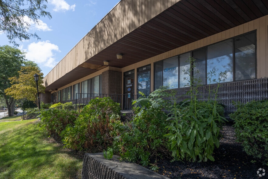 More Photos Of 1 Rabro Dr, Hauppauge Office For Lease