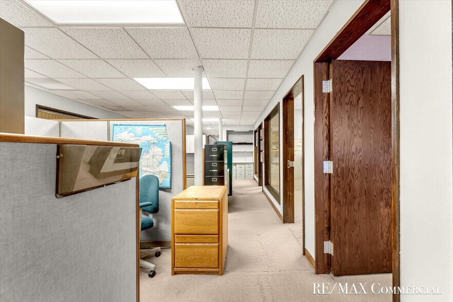 More Photos Of 2007 Eastern Ave SE, Grand Rapids Office For Sale