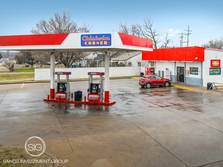 Primary Photo Of 211 E Chestnut Ave, Duncan Service Station For Sale