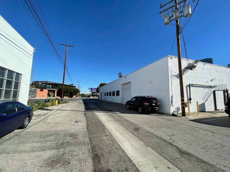More Photos Of 3049 La Cienega Blvd, Culver City Warehouse For Lease