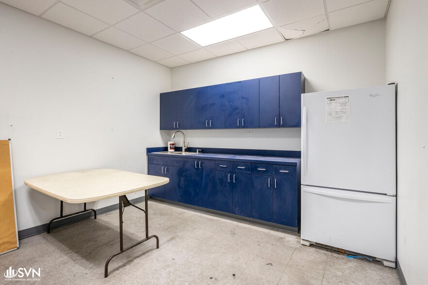 More Photos Of 1101-1115 Delaware Ave, Lexington Warehouse For Lease