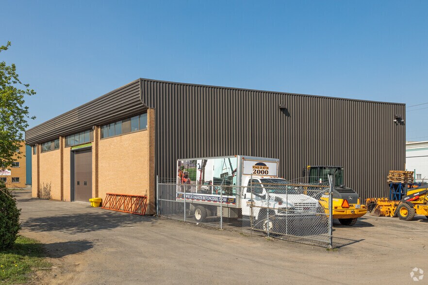 More Photos Of 8477 Rue Cordner, Montréal Manufacturing For Sale