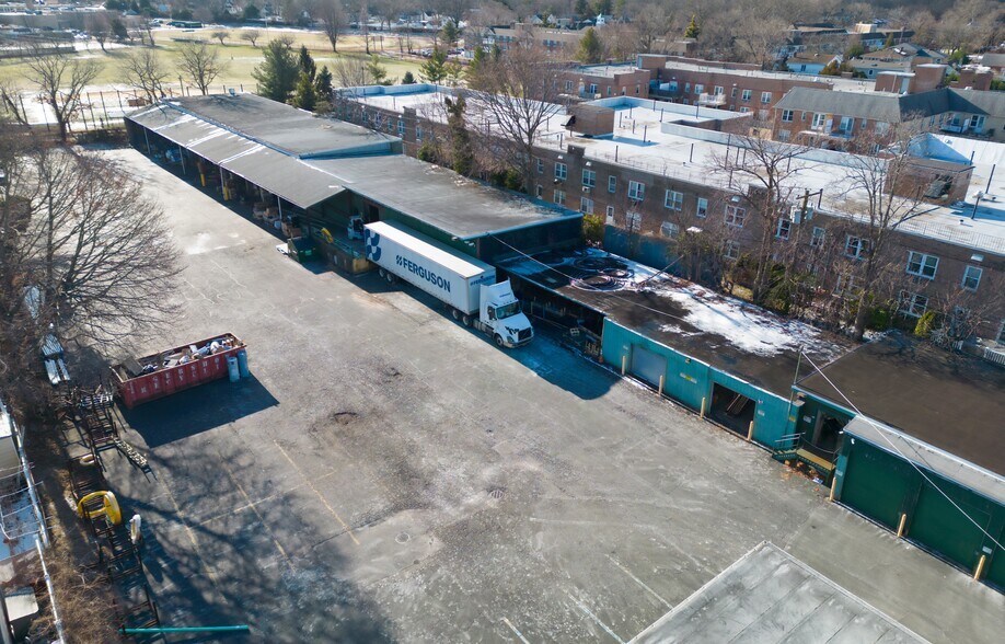 More Photos Of 348 Broadway, Lynbrook Warehouse For Lease