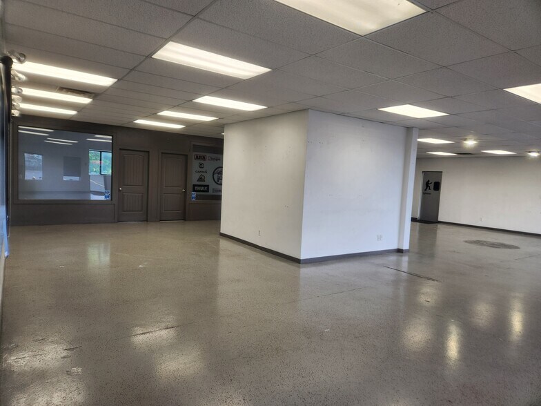 More Photos Of 4231 S State St, Salt Lake City Warehouse For Lease