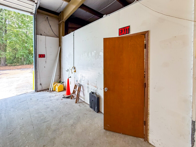 More Photos Of 4663 Franchise St, North Charleston Flex For Lease