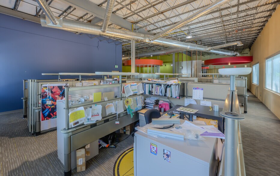 More Photos Of 2011 Cherry St, Louisville Light Manufacturing For Lease