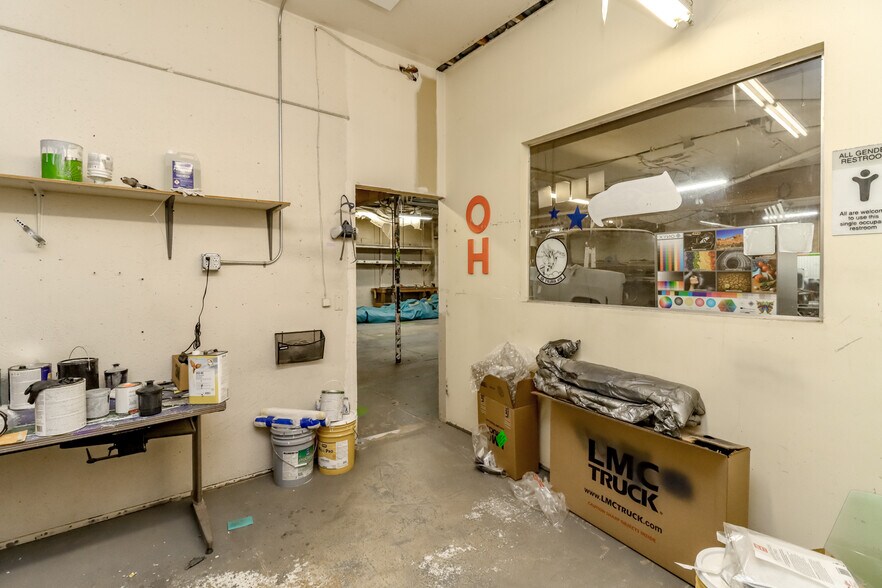 More Photos Of 3838 S Warner St, Tacoma Flex For Lease