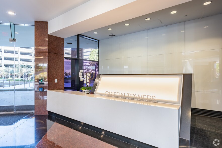 More Photos Of 5 Hutton Centre Dr, Santa Ana Office For Lease