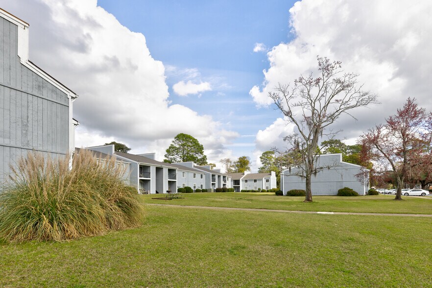 More Photos Of 333 S Mock Rd, Albany Apartments For Sale