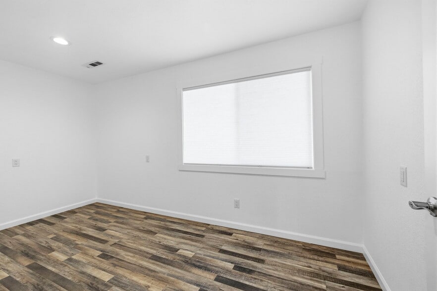 More Photos Of 19468 Village Dr, Sonora Office For Sale