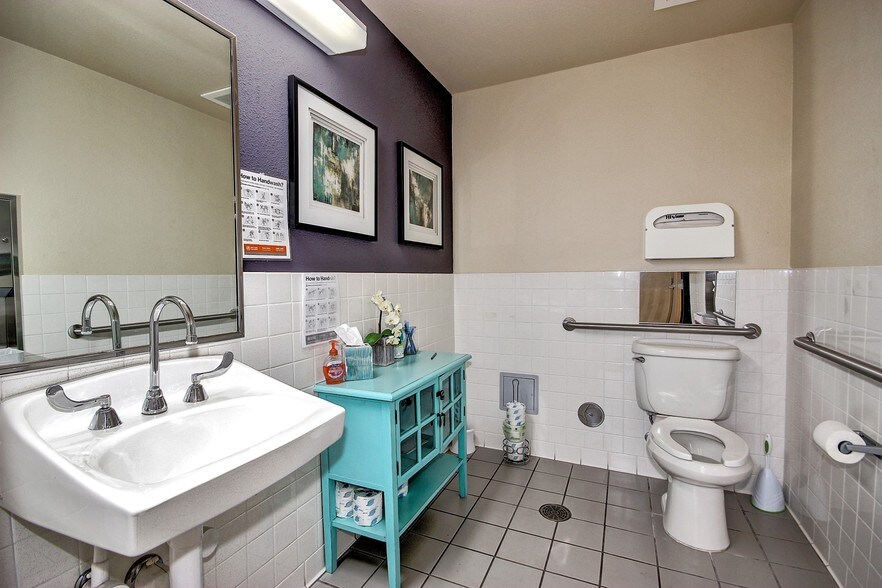 More Photos Of 6262 E Broadway Rd, Mesa Medical For Sale