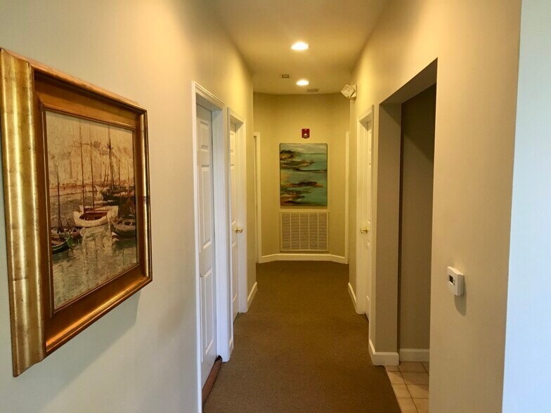 More Photos Of 705-711 Peninsula Dr, Davidson Office For Lease