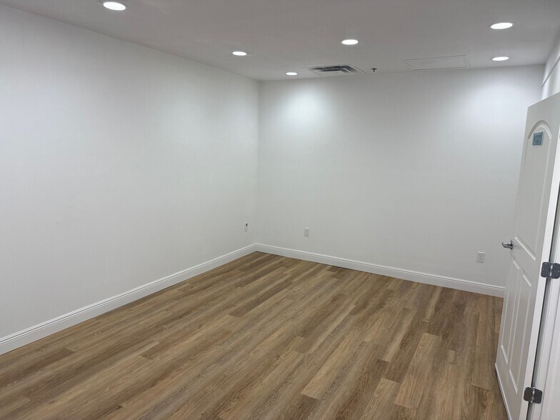 More Photos Of 6921 Pistol Range Rd, Tampa Office For Sale