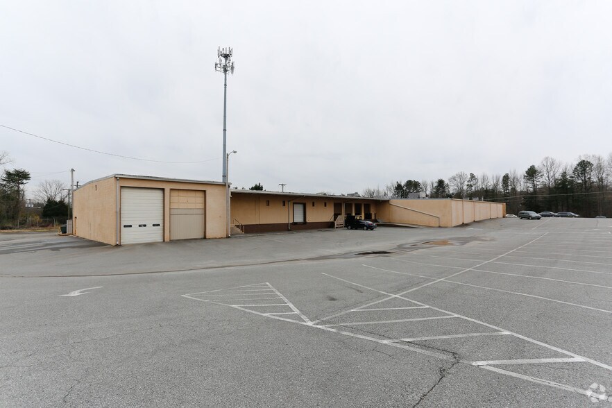 More Photos Of 2020 Remount Rd, Gastonia Office For Lease