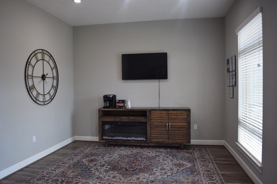 More Photos Of 1000 Broadway St, Pearland Office For Sale