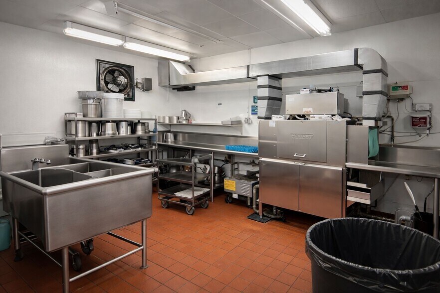 More Photos Of 160 Pawtucket Blvd, Tyngsborough Hotel For Sale