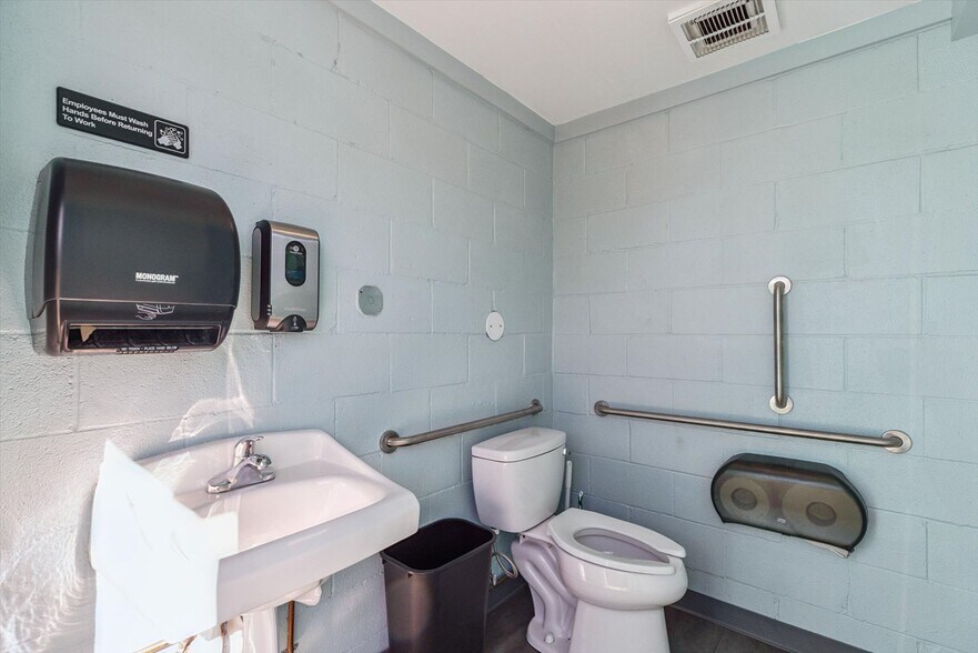 More Photos Of 6875 W 38th Ave, Wheat Ridge General Retail For Lease