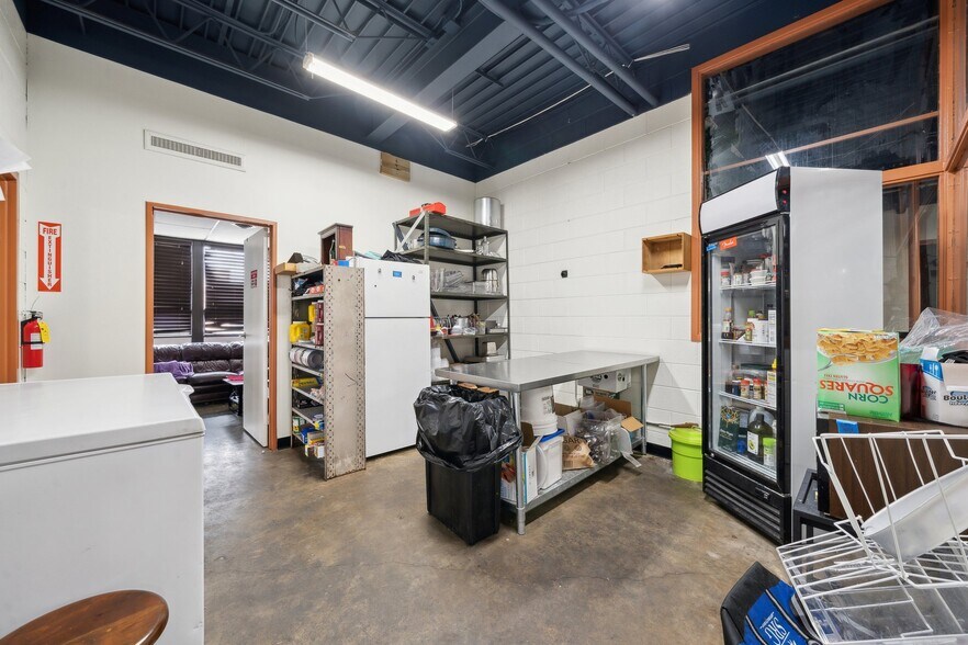 More Photos Of 704 Dawn St, Richmond Warehouse For Sale
