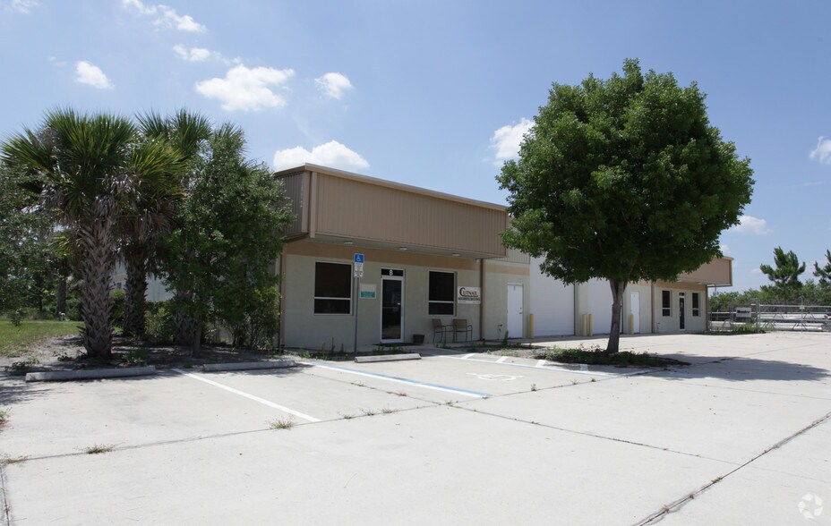 More Photos Of 5612 6th St W, Lehigh Acres Warehouse For Lease