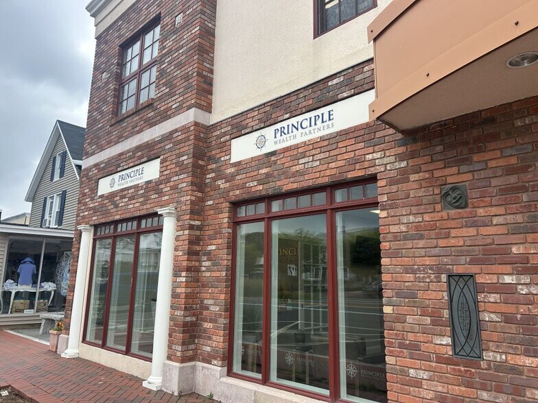 More Photos Of 670 Boston Post Rd, Madison Office For Lease