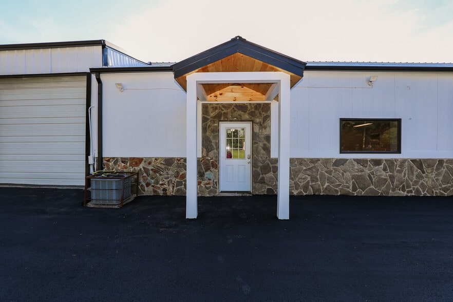 More Photos Of 5 Haynie St, Newnan Warehouse For Sale