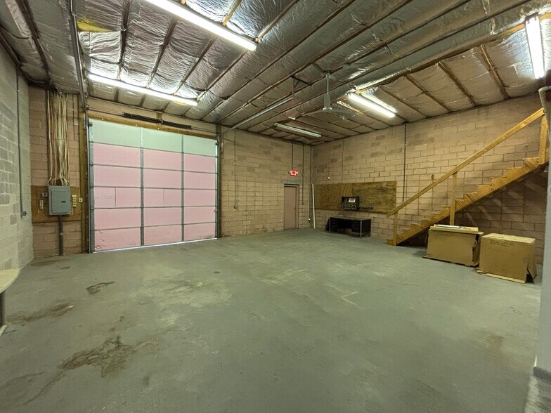More Photos Of 431 Commerce Ln, West Berlin Office For Lease