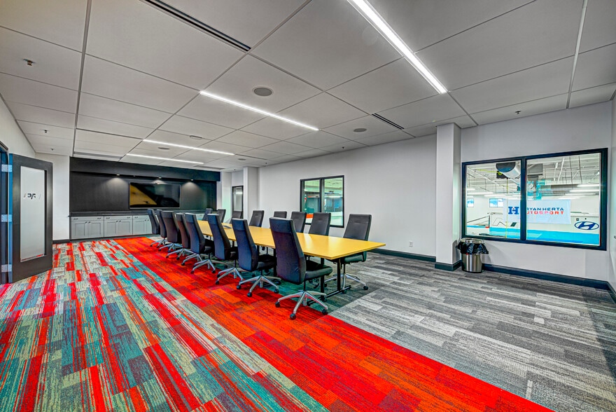 More Photos Of 1255 Main St, Indianapolis Service For Lease