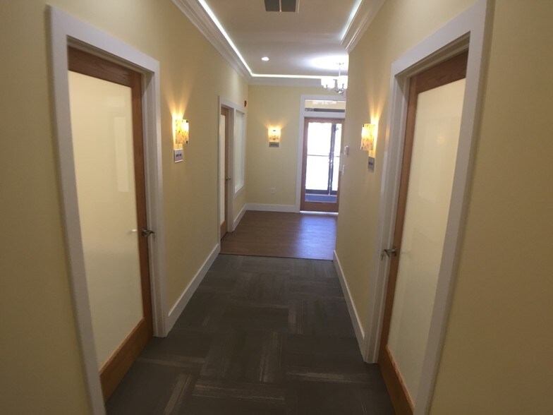 More Photos Of 677 Craig Rd, Creve Coeur Office For Lease