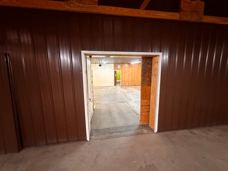 More Photos Of 522A S Main St, Broadway Flex For Sale