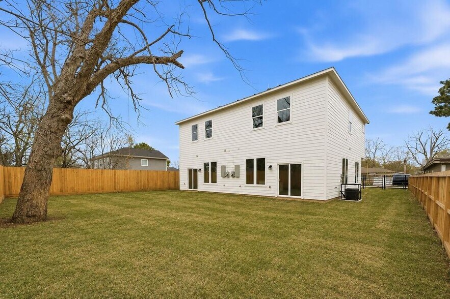 More Photos Of 4125 Clover A/B st, Houston Multifamily For Sale