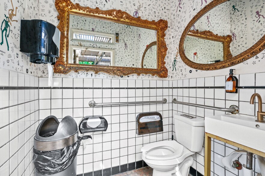 More Photos Of 1923 E Broadway, Long Beach Restaurant For Lease