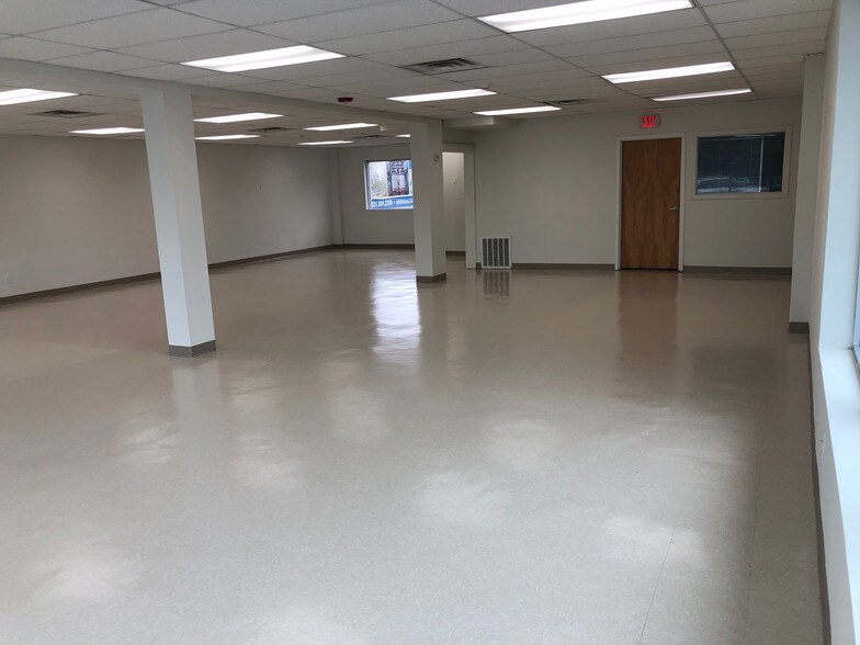 More Photos Of 1599 Smithtown Ave, Bohemia Freestanding For Lease